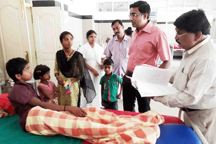 ಸರಕಾರಿ ಆಸ್ಪತ್ರೆಗೆ ದಿಢೀರ್ ಭೇಟಿ ನೀಡಿ ಊಟ ಸವಿದು ಗುಣಮಟ್ಟ ಪರೀಕ್ಷಿಸಿದ ಶಿವಮೊಗ್ಗ ಡಿ.ಸಿ.