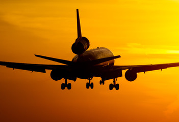 ಪ್ರಯಾಣದಲ್ಲಿ ವಿಮಾನದ ಬಾಗಿಲು ತೆರೆಯಲು ಯತ್ನಿಸಿದ ಮದ್ಯಪಾನಿ !