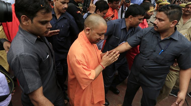 ಅಯೋಧ್ಯೆಯ ವಿವಾದಿತ ಸ್ಥಳಕ್ಕೆ ಆದಿತ್ಯನಾಥ್ ಭೇಟಿ, ಪ್ರಾರ್ಥನೆ