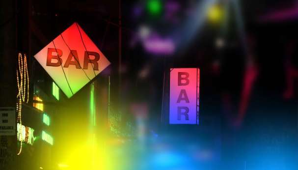 ರಾಜ್ಯ ಹೆದ್ದಾರಿಗಳನ್ನುಜಿಲ್ಲಾ ರಸ್ತೆಗಳನ್ನಾಗಿಸಿ ಮದ್ಯದಂಗಡಿ ತೆರೆದ ಕೇರಳ ಸರ್ಕಾರ