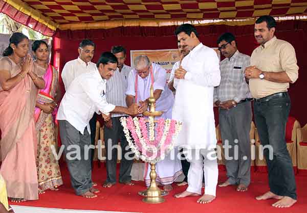 ಆಂಗ್ಲ ವ್ಯಾಮೋಹಕ್ಕೆ ಕನ್ನಡ ಶಾಲೆಗಳು ಬಲಿ: ಕಜಂಪಾಡಿ ಸುಬ್ರಹ್ಮಣ್ಯ ಭಟ್