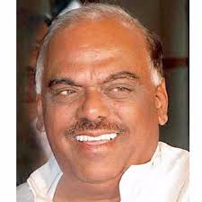 ಅಧಿಕಾರಿಗಳು, ಜನಪ್ರತಿನಿಧಿಗಳು ಸರಕಾರಿ ಆಸ್ಪತ್ರೆಯಲ್ಲಿ ಚಿಕಿತ್ಸೆ ಪಡೆಯಲಿ: ರಮೇಶ್‌ಕುಮಾರ್