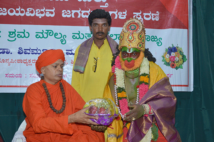ರೈತರು ಶ್ರಮಜೀವಿಗಳು: ಡಾ.ಶಿವಮೂರ್ತಿ ಮುರುಘಾ ಶರಣ
