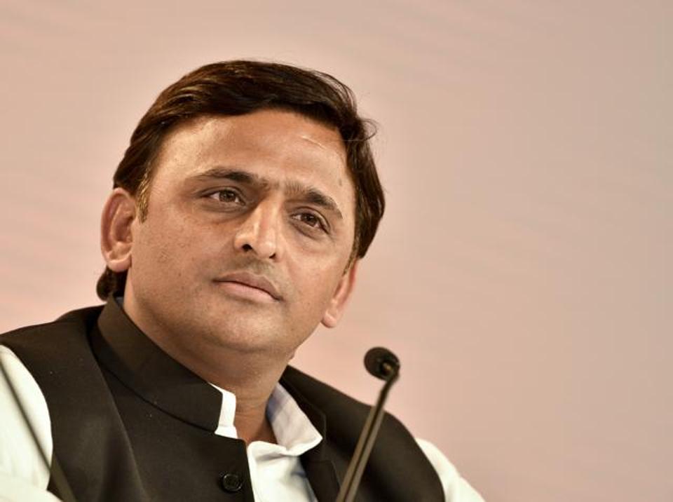 ಭ್ರಷ್ಟಾಚಾರಿ ಅಧಿಕಾರಿಯ ರಕ್ಷಣೆಗೆ 21 ಲಕ್ಷ ಖರ್ಚು ಮಾಡಿದ ಅಖಿಲೇಶ್ ಯಾದವ್