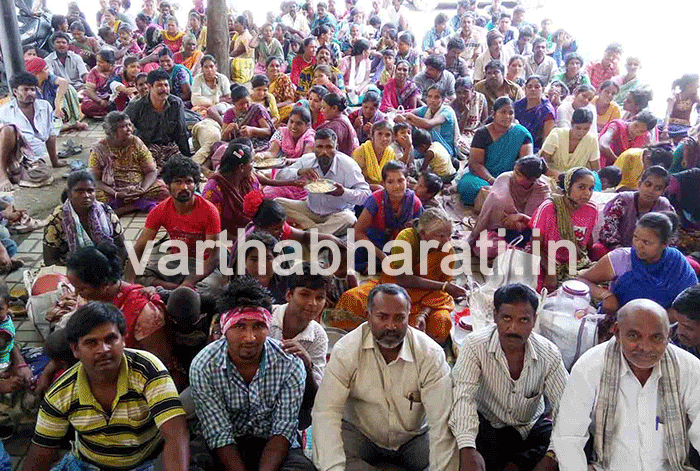 ಹಕ್ಕಿಪಿಕ್ಕಿ ಸಮುದಾಯದಿಂದ ಅನಿರ್ದಿಷ್ಟಾವಧಿ ಧರಣಿ: ಗುಡಿಸಲು ತೆರವುಗೊಳಿಸುವವರೆಗೂ ಹೋರಾಟದ ಎಚ್ಚರಿಕೆ