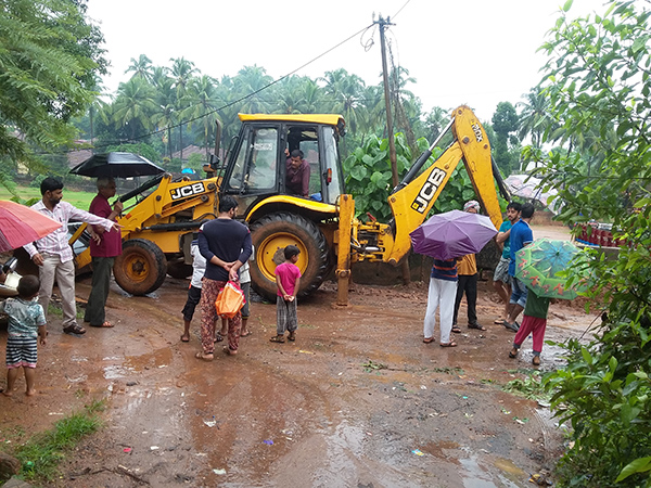 ಕಲ್ಲಡ್ಕ: ಸ್ಥಳೀಯರಿಂದ ಚರಂಡಿಯ ಸ್ವಚ್ಛತೆ