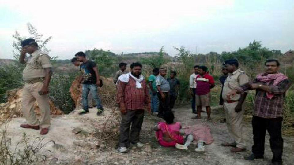 ಜೇಡಿಮಣ್ಣಿನ ಬಂಡೆ ಕುಸಿದು ಮೂವರ ಮೃತ್ಯು,ಓರ್ವಳಿಗೆ ಗಾಯ