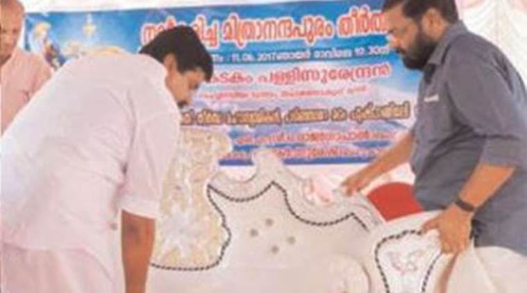 ಮಠಾಧೀಶರಿಗಿಟ್ಟ ವಿಶೇಷ ಆಸನ ಬದಿಗೆ ಸರಿಸಿದ ಕೇರಳ ಸಚಿವ