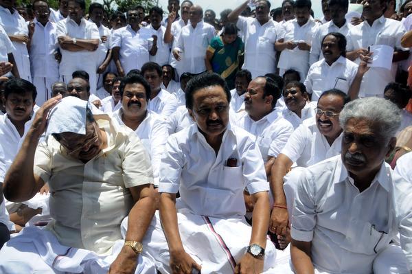 ತಮಿಳುನಾಡು ವಿಧಾನಸಭೆಯಿಂದ ಡಿಎಂಕೆ ಸದಸ್ಯರ ಸಾಮೂಹಿಕ ತೆರವು