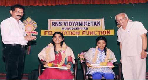 ಎಸೆಸೆಲ್ಸಿ ಉನ್ನತ ಶ್ರೇಣಿಯಲ್ಲಿ ಉತ್ತೀರ್ಣ ವಿದ್ಯಾರ್ಥಿಗಳಿಗೆ ಪುರಸ್ಕಾರ