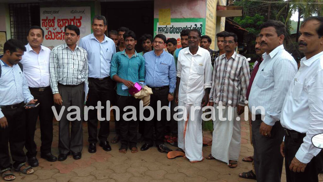 ಸಮಯಪ್ರಜ್ಞೆ ಮೆರೆದ ಯುವಕನಿಗೆ ರೈಲ್ವೆ ಇಲಾಖೆಯಿಂದ ಸನ್ಮಾನ