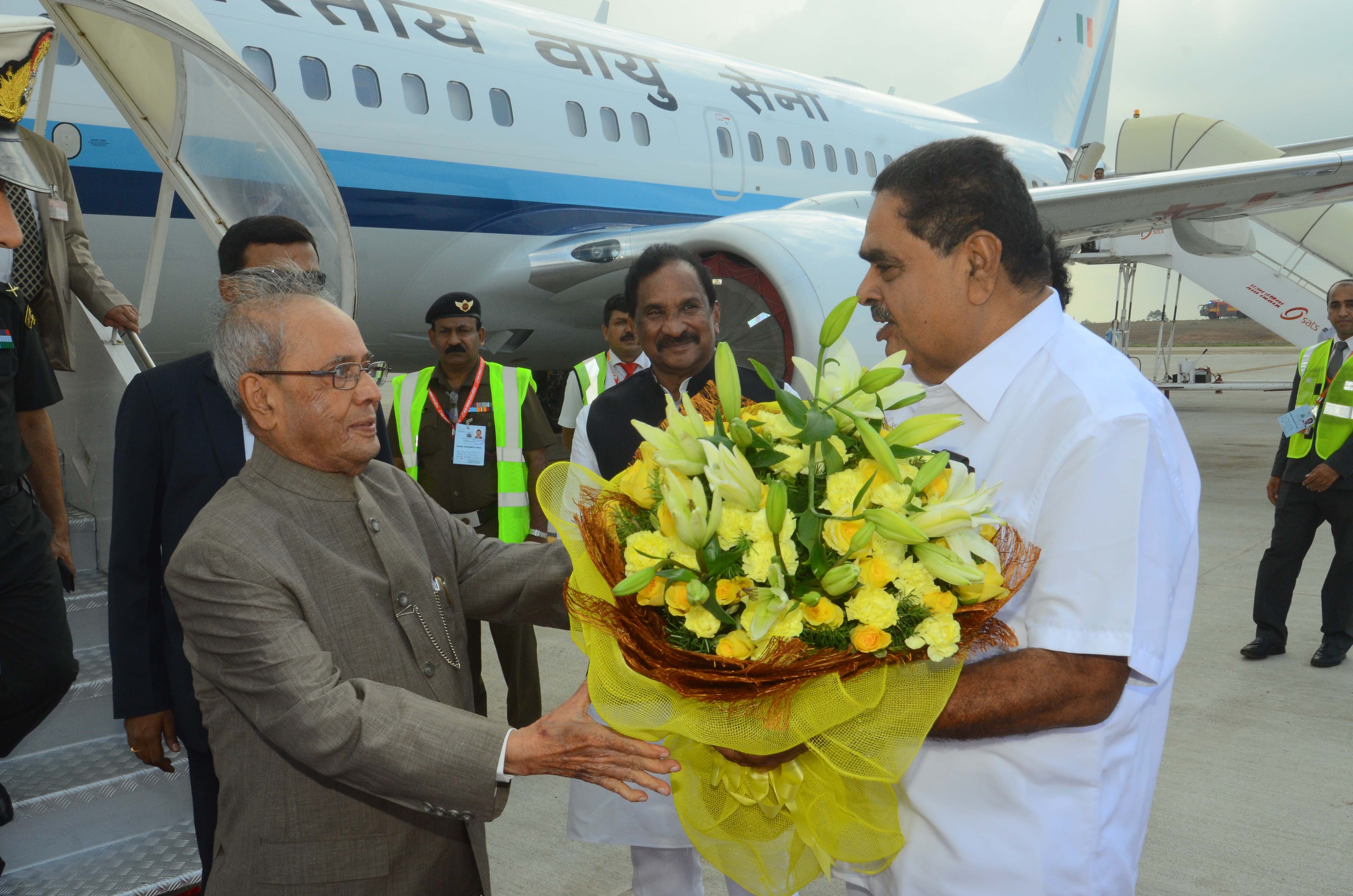 ಗಣ್ಯರಿಂದ ರಾಷ್ಟ್ರಪತಿಗೆ ಸ್ವಾಗತ