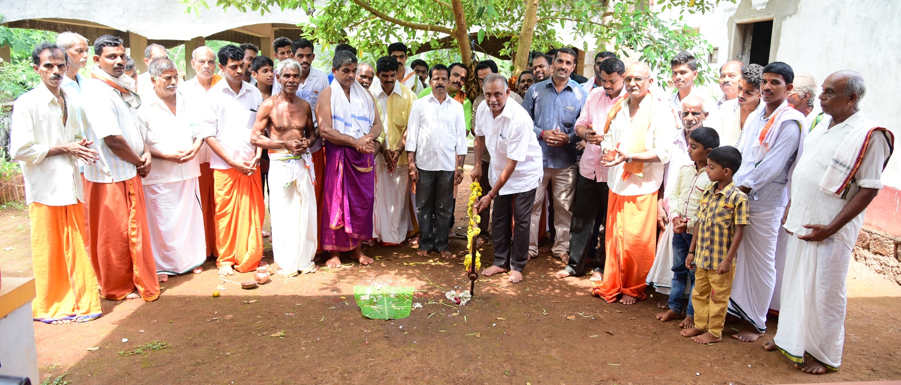 ಕಳಸಬೈಲು ಮಹಮ್ಮಾಯಿ ದೇವಸ್ಥಾನಕ್ಕೆ ಇಂಟರ್‌ಲಾಕ್ ಅಳವಡಿಕೆಗೆ ಗುದ್ದಲಿಪೂಜೆ