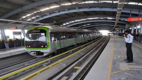 ಮೆಟ್ರೋ ರೈಲು ಸಂಚಾರಕ್ಕೆ ಮುಗಿಬಿದ್ದ ಜನ