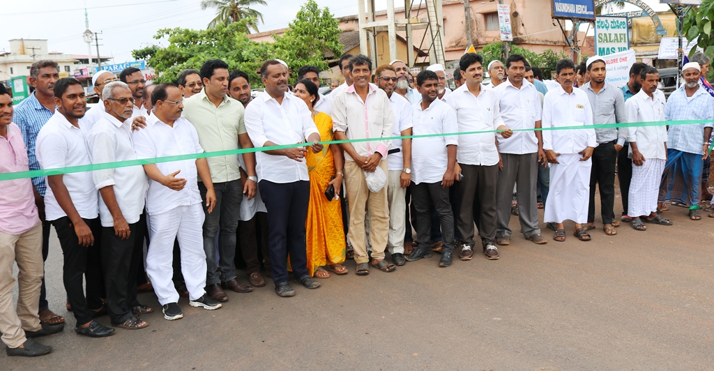 ದೇರಳಕಟ್ಟೆ: ಅಗಲೀಕರಣಗೊಂಡ ರಸ್ತೆ ಉದ್ಘಾಟನೆ