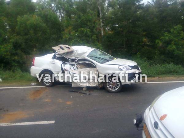 ಮರಕ್ಕೆ ಕಾರು ಢಿಕ್ಕಿ:ಚಾಲಕ ಸಾವು