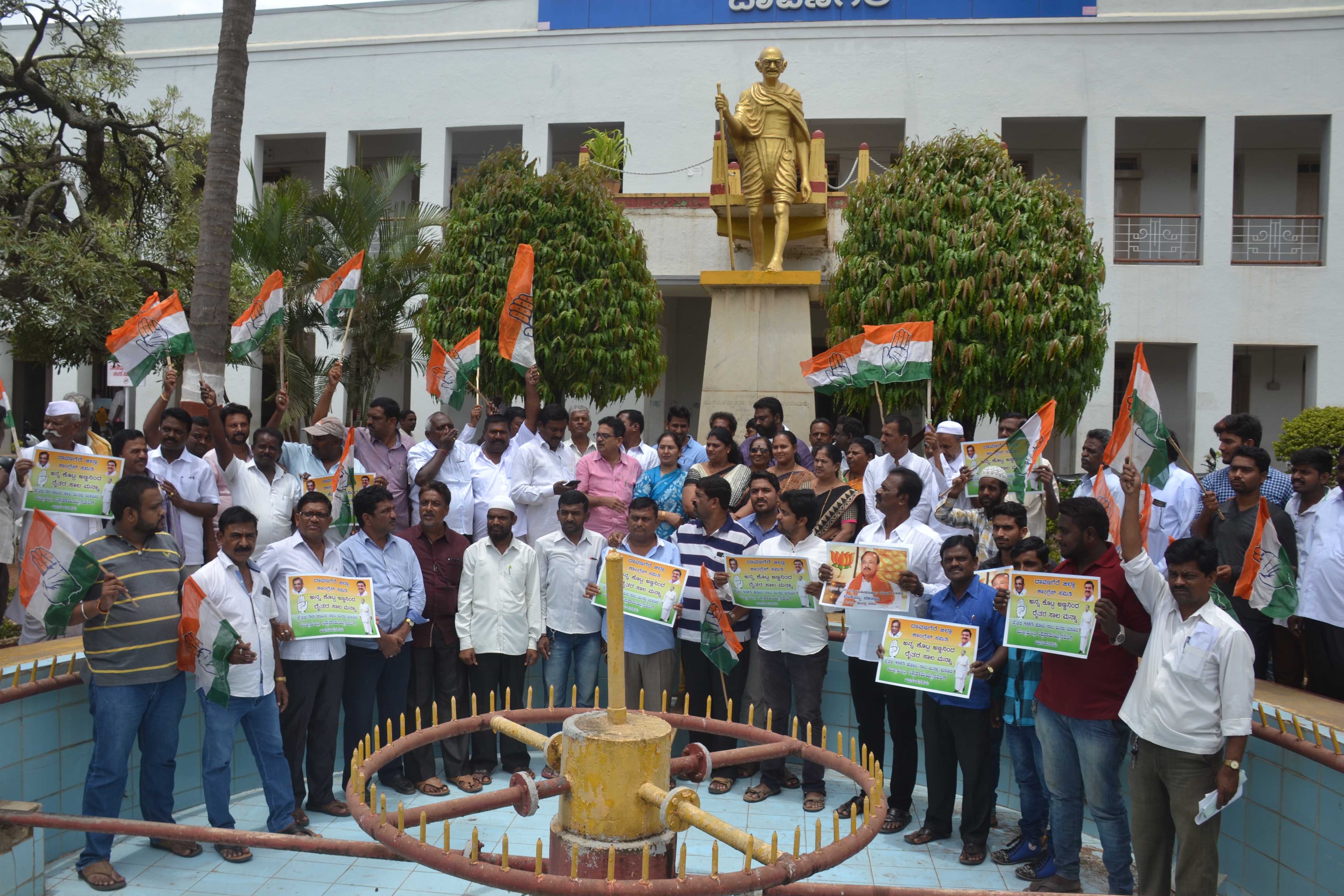 ಕೇಂದ್ರ ಸಚಿವರ ರೈತ ವಿರೋಧಿ ಹೇಳಿಕೆ ಖಂಡಿಸಿ ಕಾಂಗ್ರೆಸ್ ಪ್ರತಿಭಟಣೆ