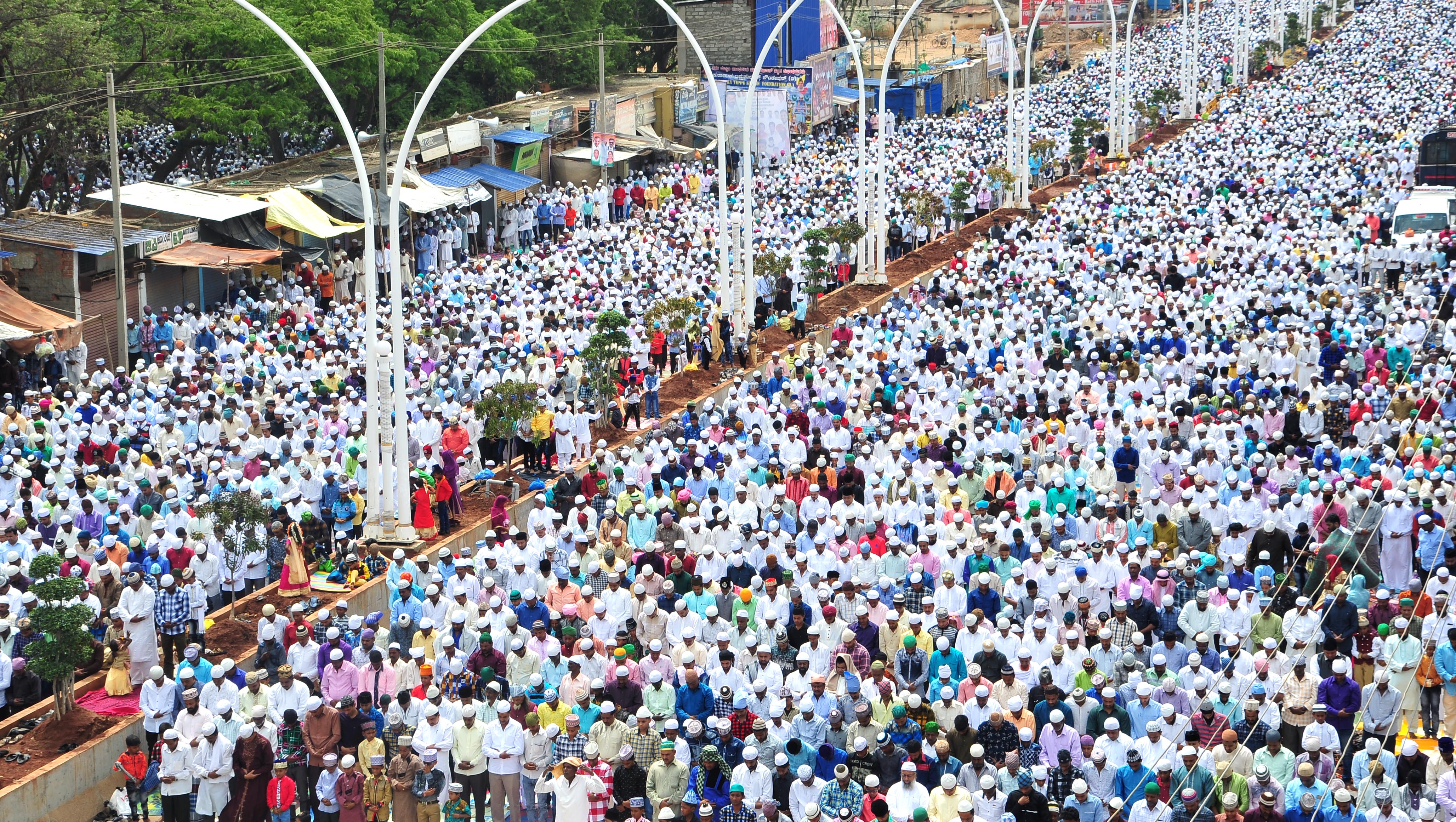 ದಾವಣಗೆರೆ: ಸಂಭ್ರಮದ ಈದ್
