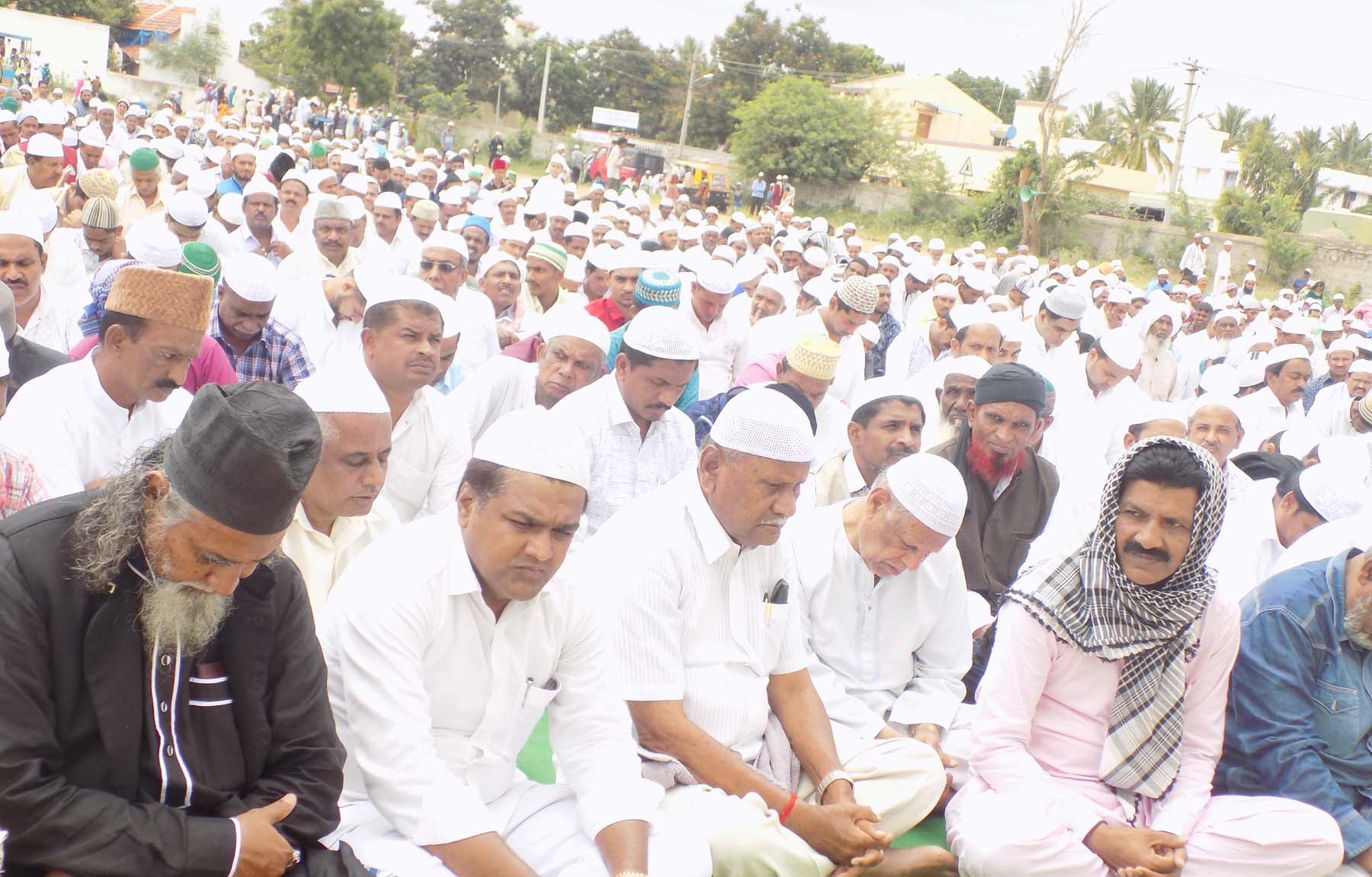 ಮಂಡ್ಯ ಜಿಲ್ಲಾದ್ಯಂತ ಈದುಲ್ ಫಿತ್ರ್ ಆಚರಣೆ