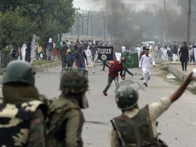 ಕಾಶ್ಮೀರ: ಈದ್ ವೇಳೆ ಘರ್ಷಣೆ; ಪೊಲೀಸರಿಂದ ಅಶ್ರುವಾಯು ಪ್ರಯೋಗ