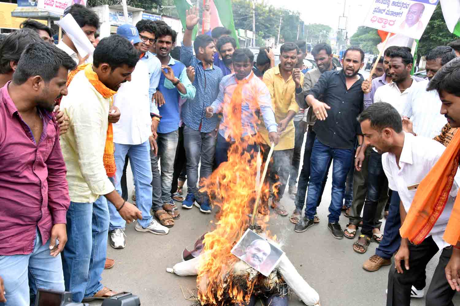 ಮುತಾಲಿಕ್ ಗಡಿಪಾರಿಗೆ ಯುವ ಕಾಂಗ್ರೆಸ್ ಆಗ್ರಹ