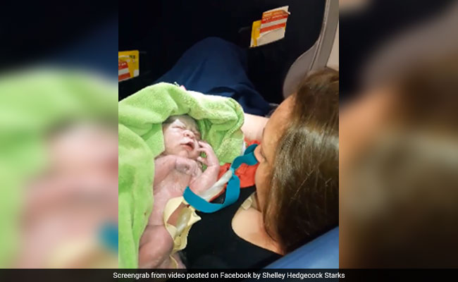 ವಿಮಾನದಲ್ಲೇ ಹೆರಿಗೆ: ಮಗುವಿಗೆ ಏರ್ ಲೈನ್ಸ್ ನಿಂದ ಬಂಪರ್ ಕೊಡುಗೆಗಳು