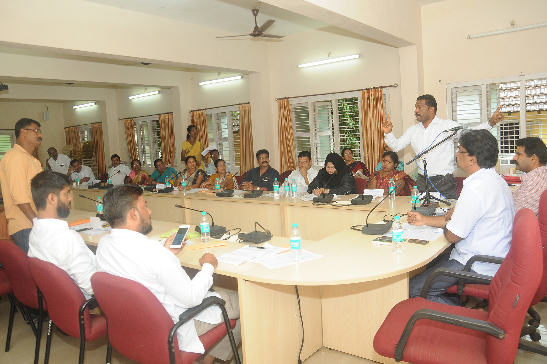 ಹೊಂಡಗುಂಡಿಗಳ ರಸ್ತೆಯ ದುರಸ್ಥಿಗಾಗಿ ಬಂಟ್ವಾಳ ಪುರಸಭಾ ಸಾಮಾನ್ಯ ಸಭೆಯಲ್ಲಿ ಒತ್ತಾಯ