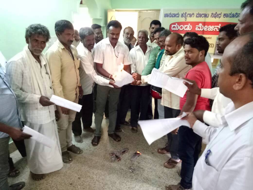 ಜಾನುವಾರು ಮಾರಾಟ ನಿಷೇಧ ರೈರತ ಮೇಲೆ ದಾಳಿ ಮಾಡುವ ಕರಾಳ ಕಾನೂನು