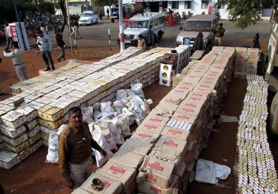 ಶಾಲೆಯ ಆವರಣದಲ್ಲಿತ್ತು 14 ಲಕ್ಷ ರೂ. ಮೌಲ್ಯದ ವಿದೇಶಿ ಮದ್ಯ!