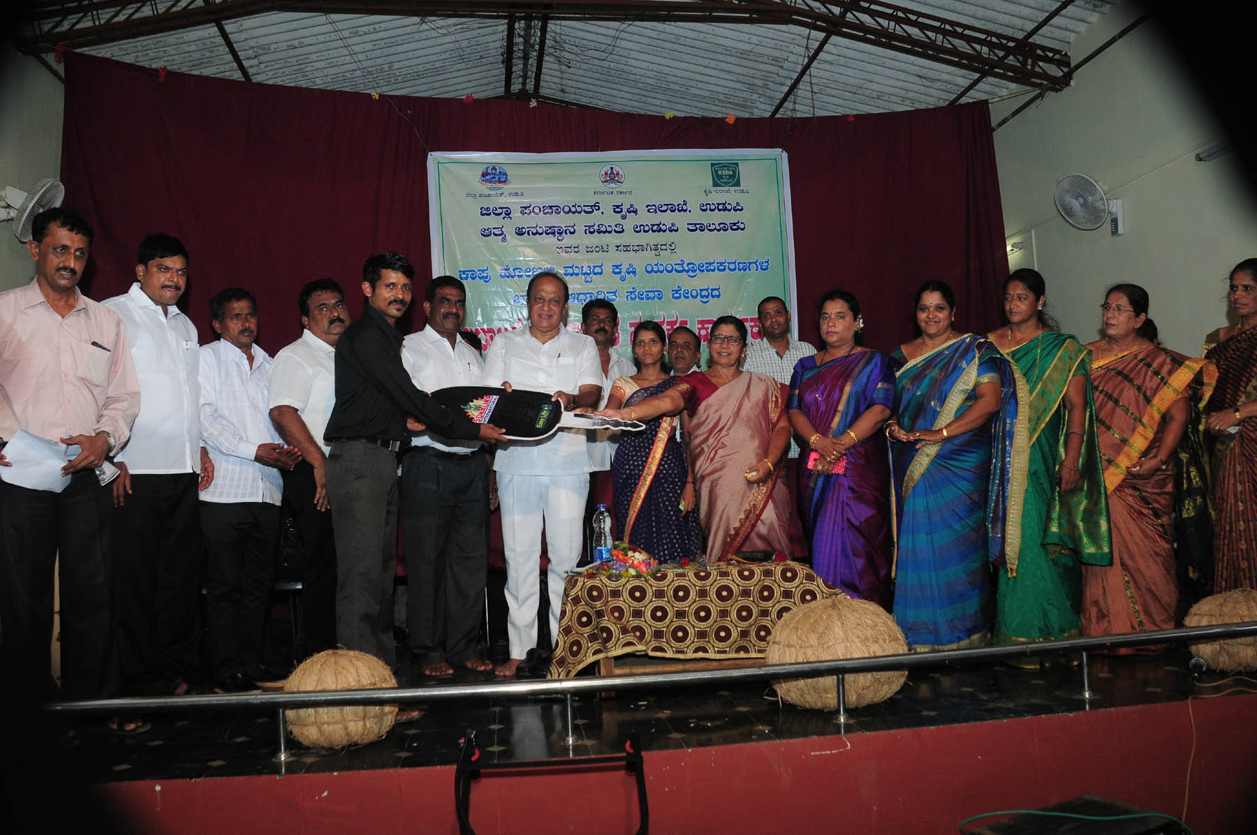 ಕೃಷಿ ಯಂತ್ರೋಪಕರಣಗಳ  ಸೇವಾ ಕೇಂದ್ರ ಉದ್ಘಾಟನೆ