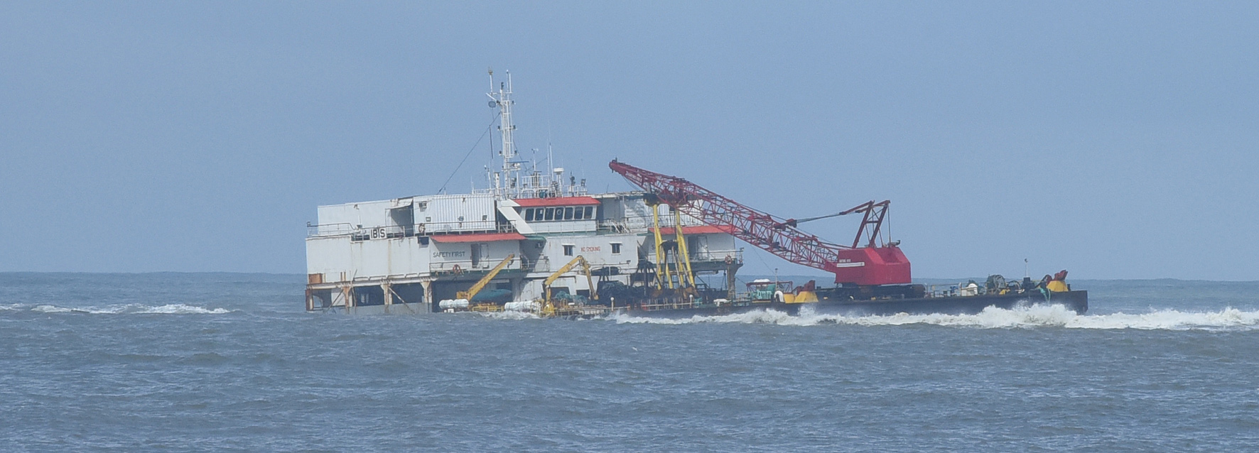 ಬಾರ್ಜ್ ತೆರವು ಕಾರ್ಯಾಚರಣೆಗೆ ತಾಂತ್ರಿಕ ತಜ್ಞರ ಆಗಮನ