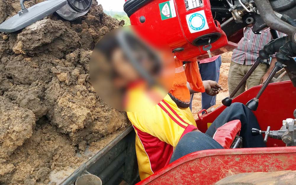 ಟ್ರ್ಯಾಕ್ಟರ್ ಪಲ್ಟಿ: ಚಾಲಕ ಮೃತ್ಯು