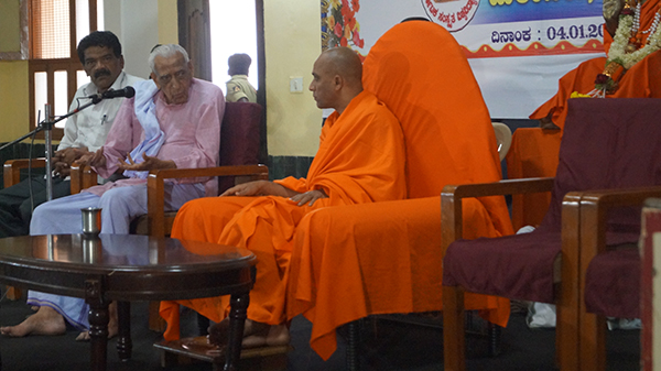 ರಾಜಕೀಯ ಪಕ್ಷಗಳು ಪ್ರಣಾಳಿಕೆಯಲ್ಲಿ ಮದ್ಯನಿಷೇಧ ಸೇರಿಸಲು ನಿರ್ಮಲಾನಂದ ಸ್ವಾಮೀಜಿ ಆಗ್ರಹ