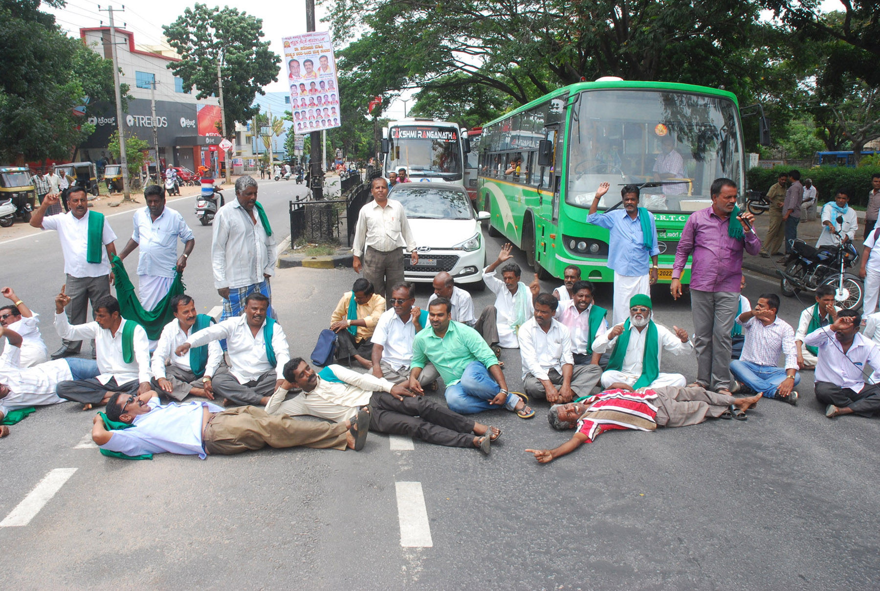ತಮಿಳುನಾಡಿಗೆ ನೀರು: ಪ್ರತಿಭಟನಾ ನಿರತ ರೈತರ ಬಂಧನ