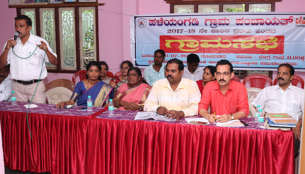 ಅಧಿಕಾರಿಗಳ ಗೈರು: ಗ್ರಾಮಸ್ಥರ ಅಸಮಾಧಾನ