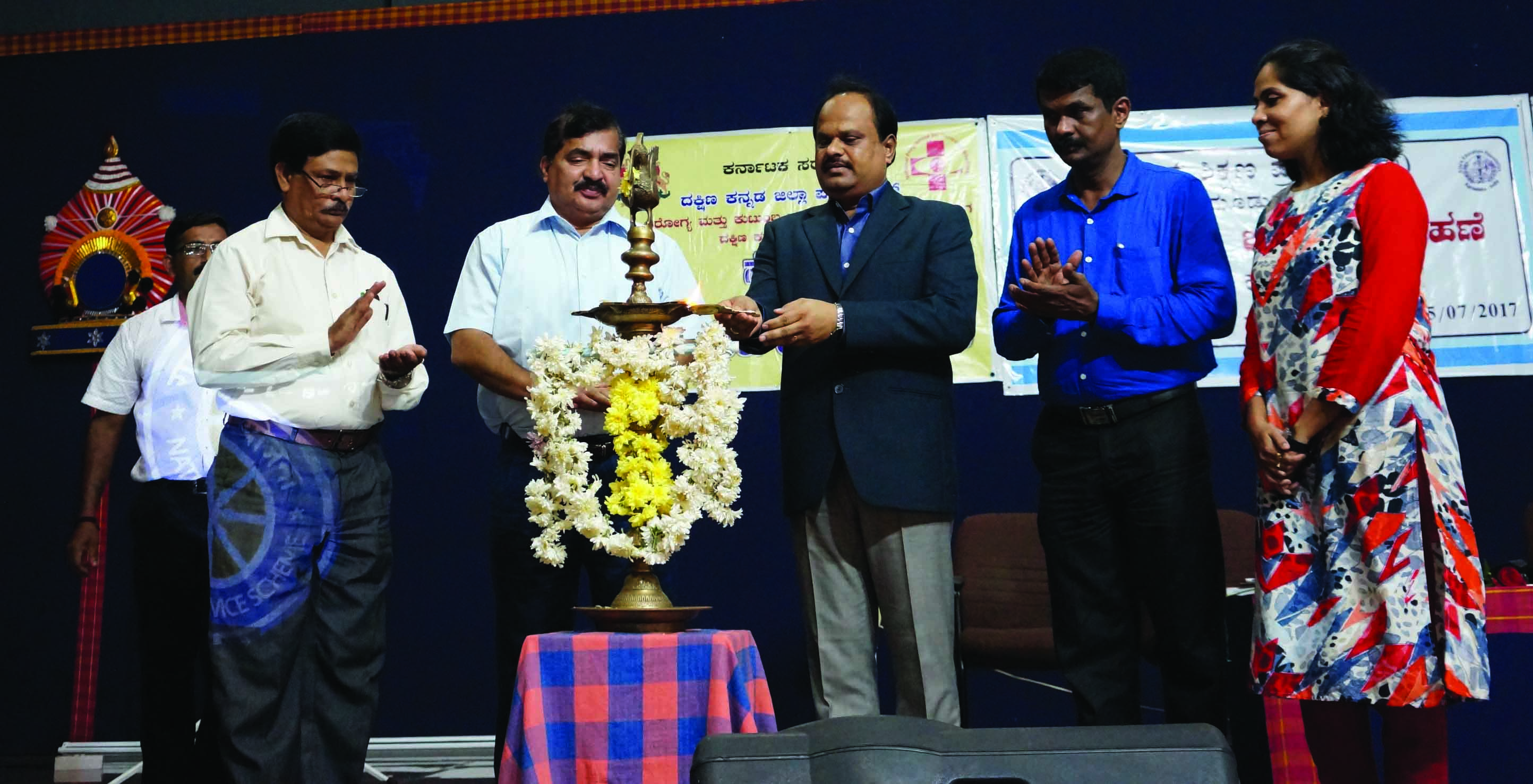 ಬುದ್ಧಿವಂತರು ನೇತ್ರದಾನದ ಮೂಲಕ ಹೃದಯವಂತರಾಗಿ: ಡಾ.ಎಂ.ಆರ್.ರವಿ