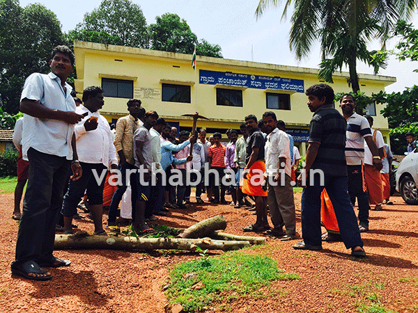 ಪಲಿಮಾರು: ಗ್ರಾಪಂ ಕಚೇರಿಯೆದುರು ಹೆಣ ಸುಡಲು ಮುಂದಾದ ಗ್ರಾಮಸ್ಥರು!