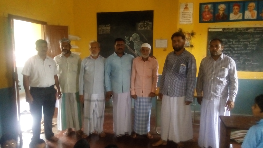 ಭಟ್ಕಳದ ಉದ್ಯಮಿಯಿಂದ ಶಾಲೆಗಳಿಗೆ ನೆರವು