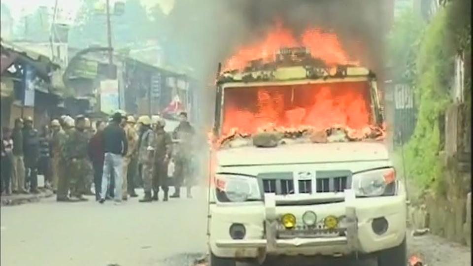 ಗೂರ್ಖಾಲ್ಯಾಂಡ್ ಹಿಂಸಾಚಾರ: ಸಮುದಾಯ ಭವನ, ಟಿಎಂಸಿ ಕಚೇರಿ, ವಾಹನಗಳಿಗೆ ಬೆಂಕಿ
