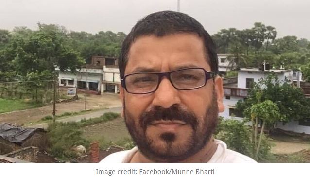 NDTVಯ ಪತ್ರಕರ್ತ ಹಾಗೂ ಕುಟುಂಬಸ್ಥರನ್ನು ಬೆದರಿಸಿ “ಜೈ ಶ್ರೀ ರಾಮ್” ಎಂದು ಹೇಳಿಸಿದ ಬಜರಂಗಿಗಳು