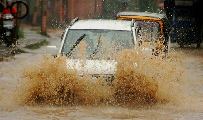 ಮುಂಬೈಯಲ್ಲಿ ಭಾರೀ ಮಳೆ, ಸಂಚಾರಕ್ಕೆ ವ್ಯತ್ಯಯ
