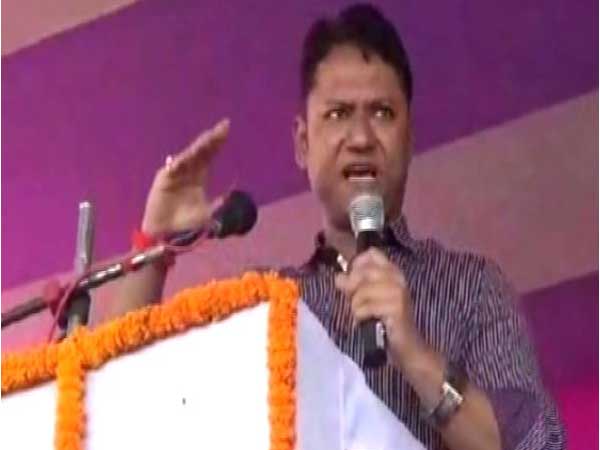 ಶೌಚಾಲಯ ಕಟ್ಟಿಸಲು ಸಾಧ್ಯವಾಗದಿದ್ದರೆ ಪತ್ನಿಯನ್ನು ಮಾರಿ