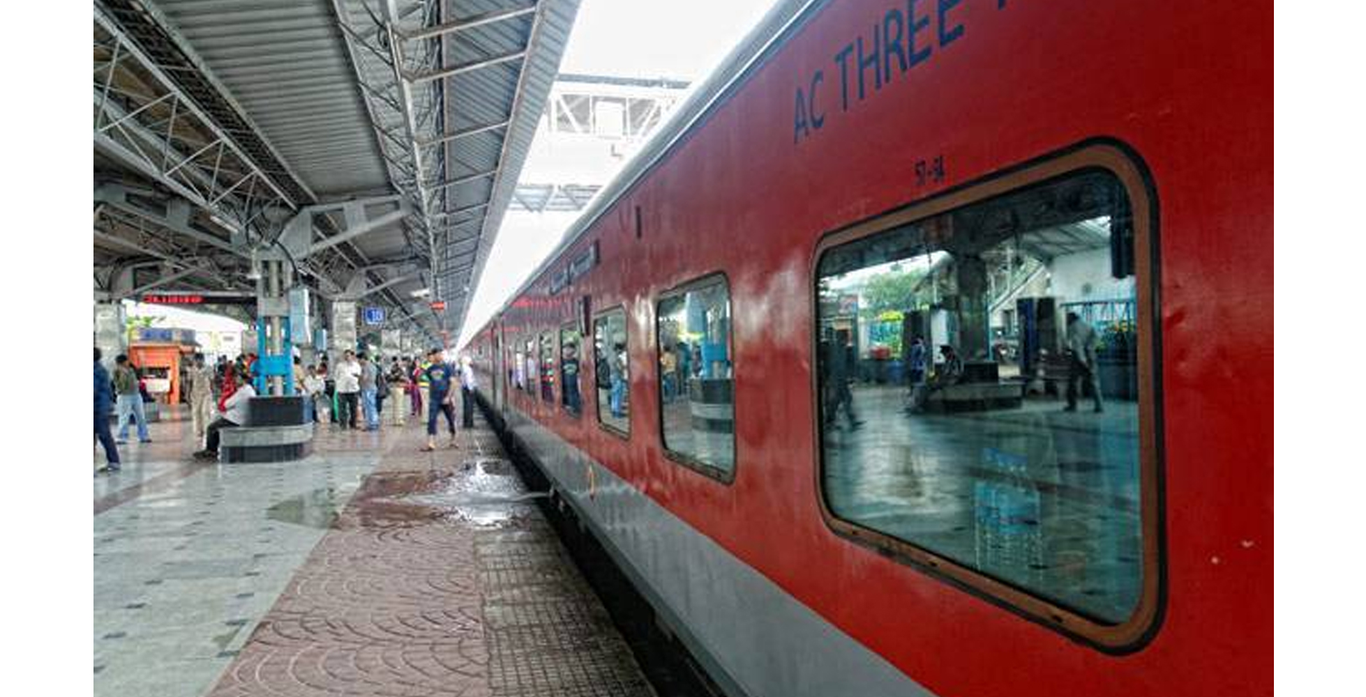 ರೈಲ್ವೇ ಪ್ರಯಾಣಿಕರ ಮೇಲೆ 11 ಕೋ. ರೂ. ಸರ್‌ಚಾರ್ಜ್