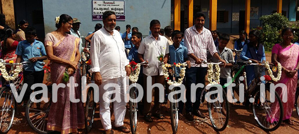 ಮಂಗಳಪೇಟೆ: ಸೈಕಲ್ ವಿತರಣೆ ಕಾರ್ಯಕ್ರಮ