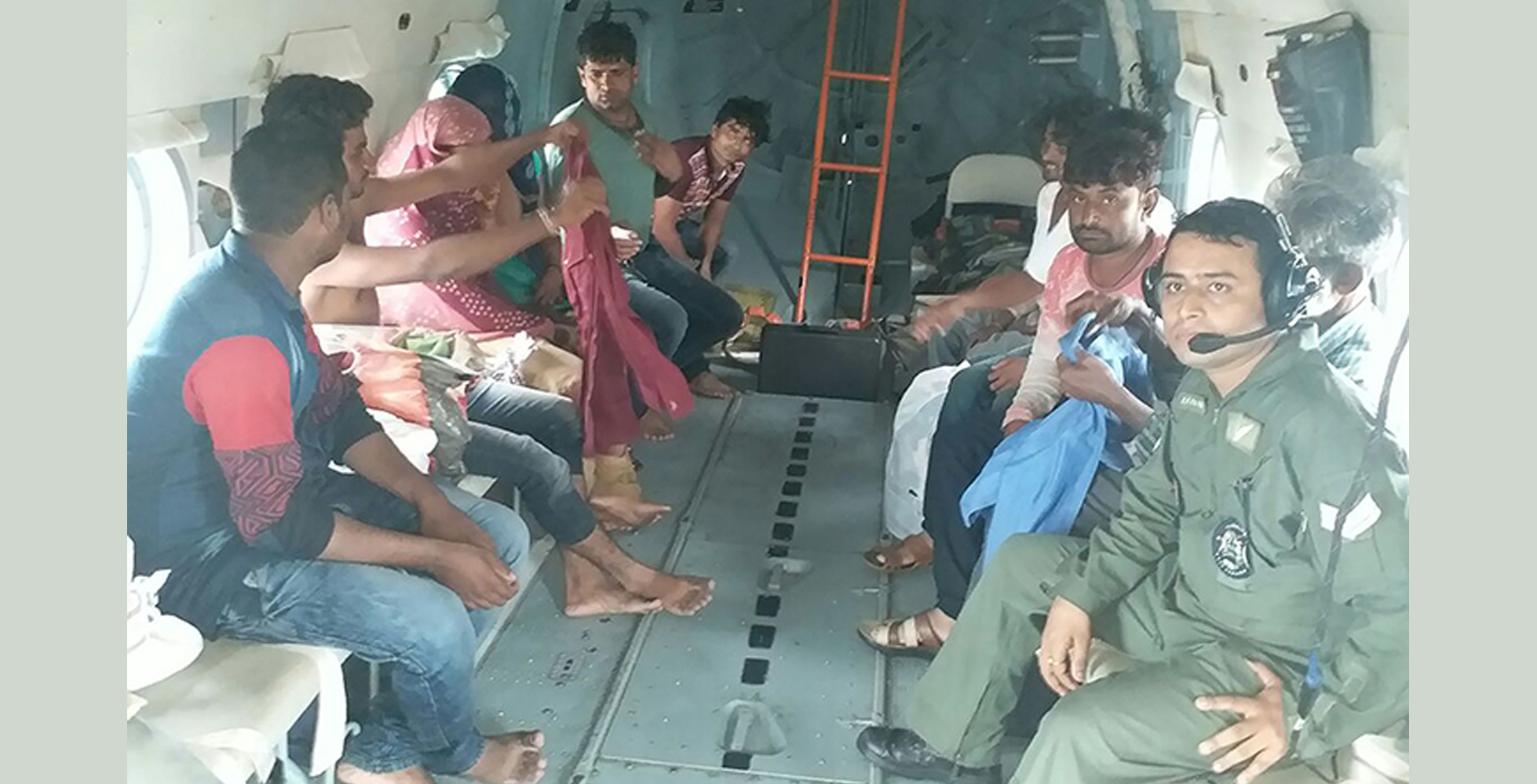 ಗುಜರಾತ್ ಪ್ರವಾಹ : ಗರ್ಭಿಣಿ, ನವಜಾತ ಅವಳಿ ಶಿಶುಗಳ ರಕ್ಷಿಸಿದ ವಾಯುಪಡೆ