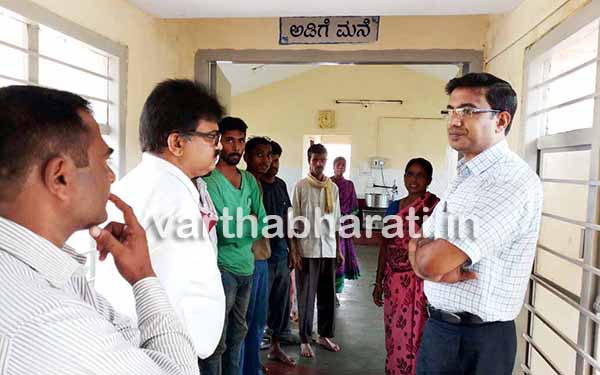 ವಿದ್ಯಾರ್ಥಿನಿಯರ ಆರೋಗ್ಯದಲ್ಲಿ ಸಂಪೂರ್ಣ ಚೇತರಿಕೆ : ಹಾಸ್ಟೆಲ್‍ಗೆ ಭೇಟಿಯಿತ್ತು ಪರಿಶೀಲಿಸಿದ ಡಿ.ಸಿ.