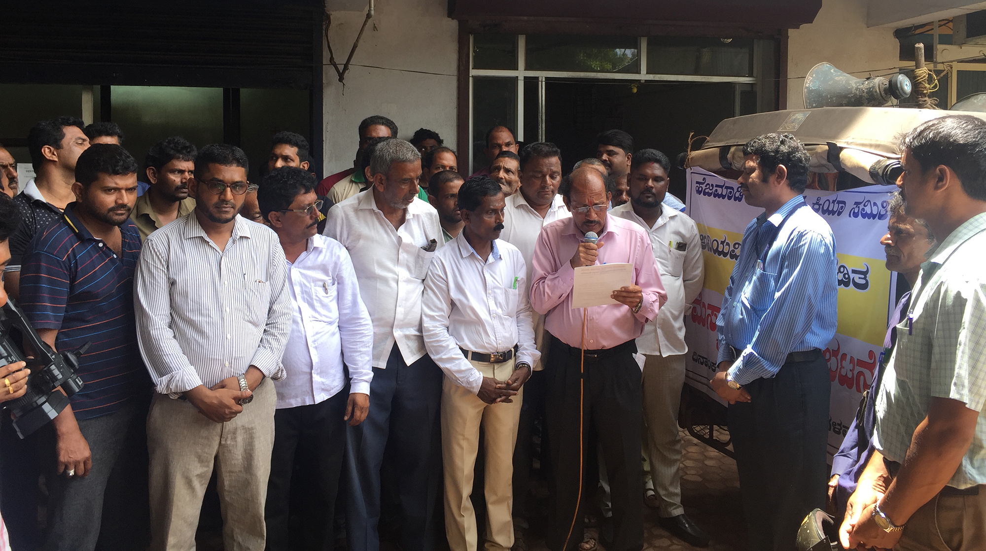 ಪಡುಬಿದ್ರೆ: ಮೆಸ್ಕಾಂ ವಿರುದ್ಧ ಧರಣಿ