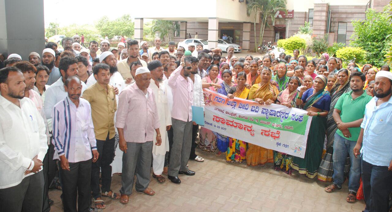 ಜಿಲ್ಲಾ ಬೀದಿ ಬದಿ ವ್ಯಾಪಾರಸ್ಥರ ಸಂಘದಿಂದ ಜಿಲ್ಲಾಧಿಕಾರಿಗೆ ಮನವಿ