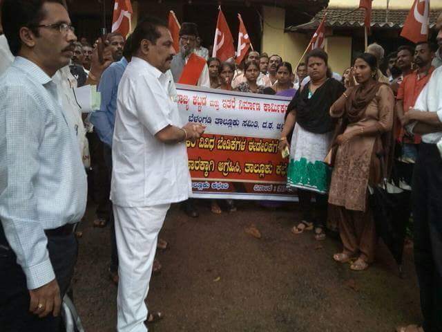 ಬೆಳ್ತಂಗಡಿ: ವಿವಿಧ ಬೇಡಿಕೆಗಳನ್ನು ಈಡೇರಿಸುವಂತೆ ಒತ್ತಾಯಿಸಿ ಧರಣಿ