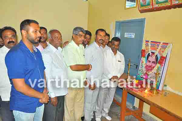 ಮಾಜಿ ಸಿಎಂ ಧರಂಸಿಂಗ್ ವಿಧಿವಶ : ಹಾಸನ ಜಿಲ್ಲಾ ಕಾಂಗ್ರೆಸ್ ಭವನದಲ್ಲಿ ಶ್ರದ್ಧಾಂಜಲಿ